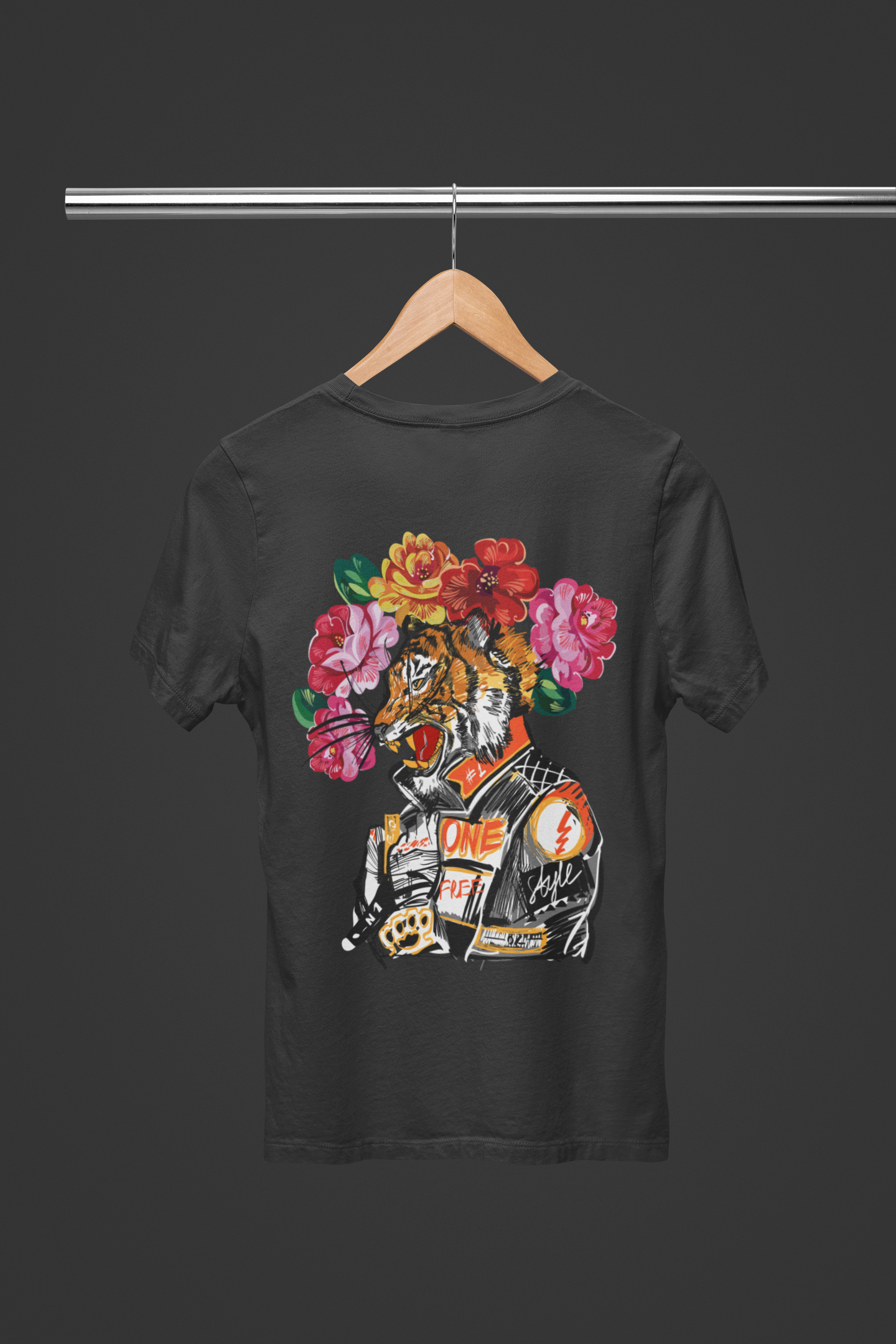 Romantic Tiger Sırt Baskılı Siyah Bisiklet Yaka Kadın T-shirt